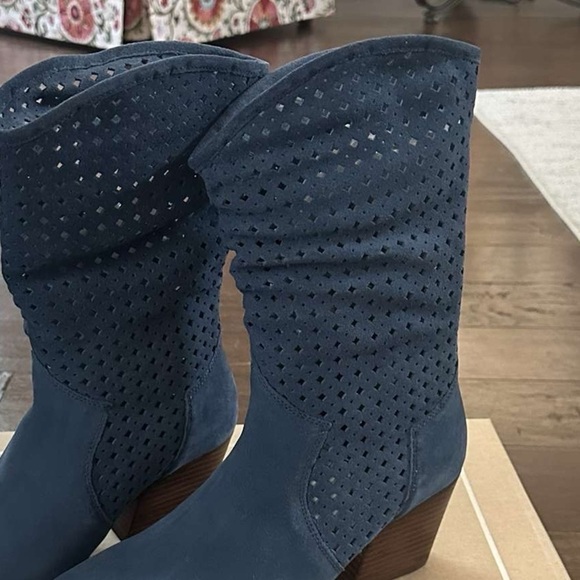 Seychelles Diva Blue Suede Perforated Mid-Calf Boots – Size 7.5 – NEW - Picture 5 of 11